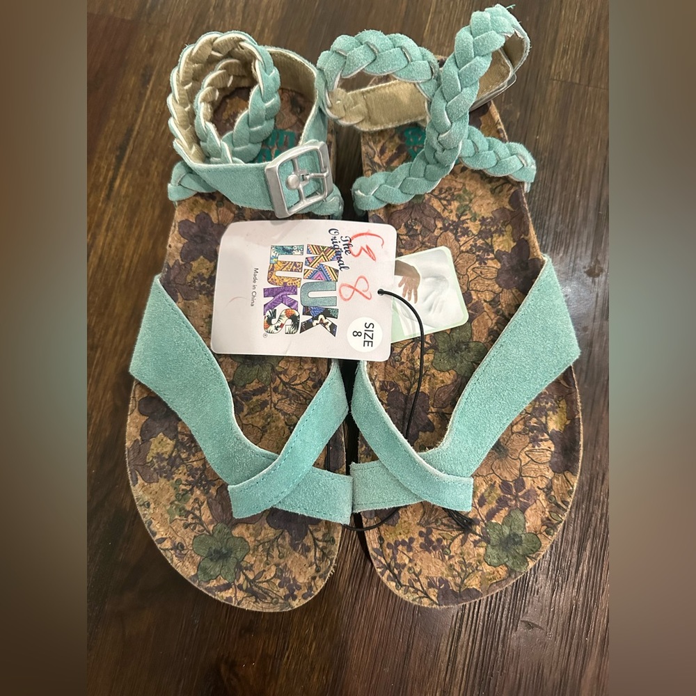 MUK LUKS Estelle Strappy Sandals - Size 8 NWT